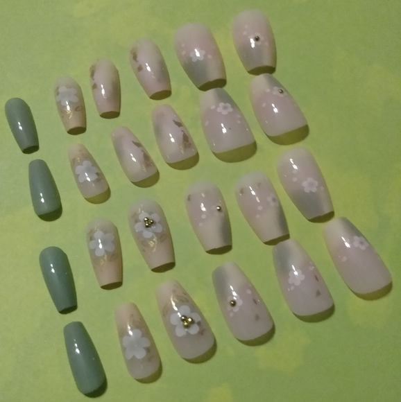 Elegant Lemon Lime Floral 24pc Fake Nails Set NIB - Picture 7 of 9